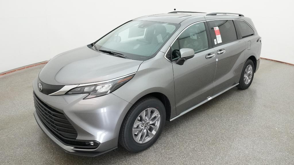 2026 Toyota Sienna XLE 8-Passenger Hybrid FWD's photo