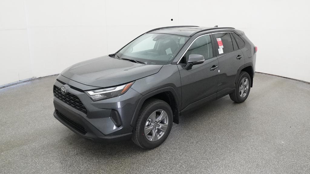2025 Toyota RAV4 XLE's photo