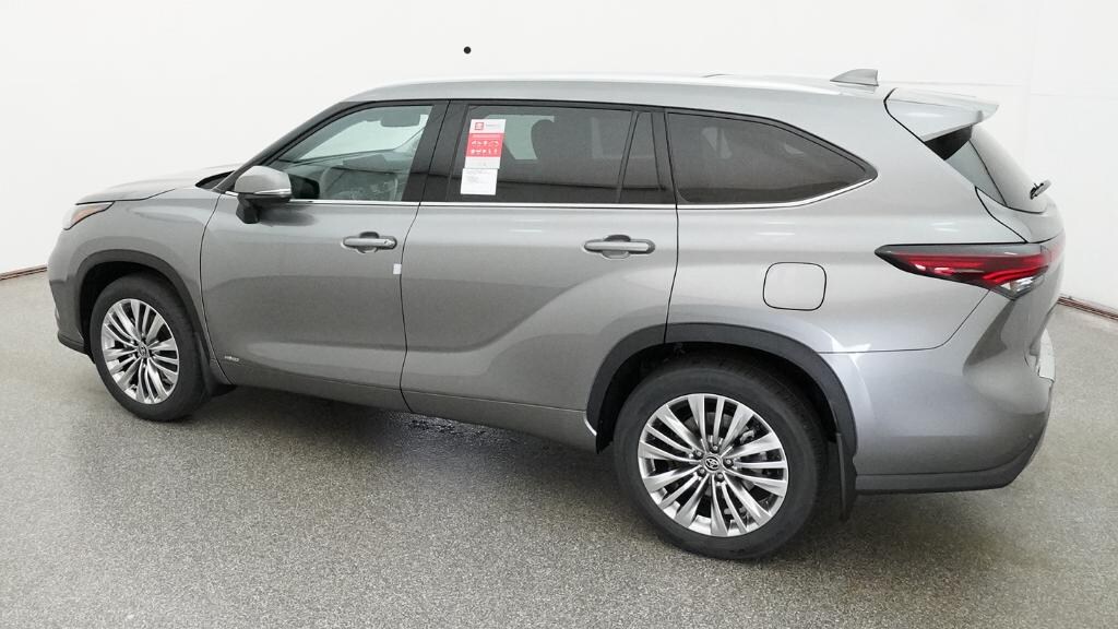 Used 2026 Toyota Highlander Hybrid Platinum SUV