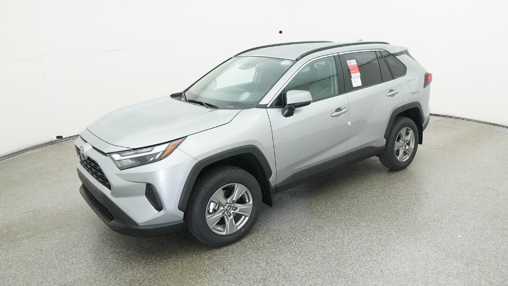 2025 Toyota RAV4 XLE's photo