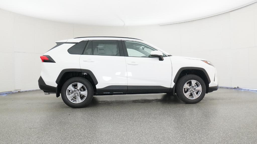 2025 Toyota RAV4 XLE photo 3