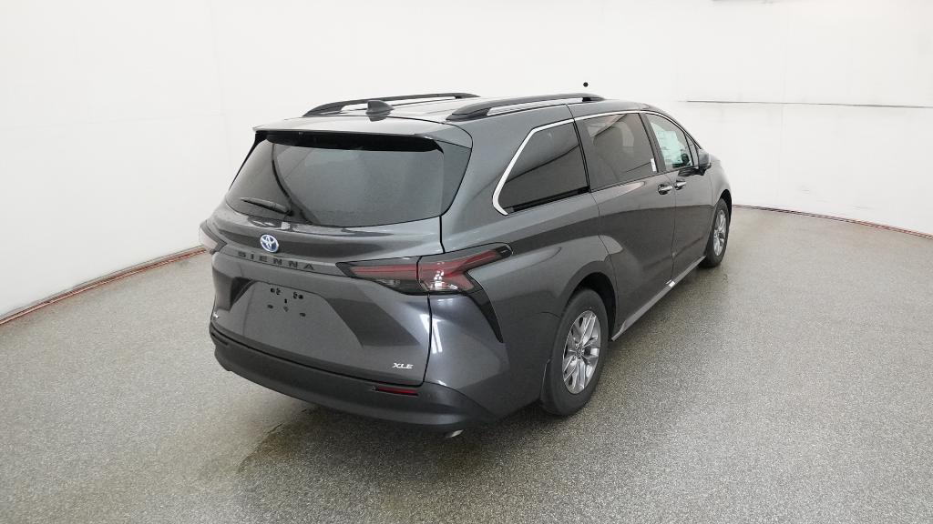 2025 Toyota Sienna XLE photo 2