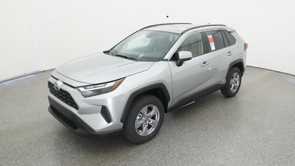 2025 Toyota RAV4 XLE's photo