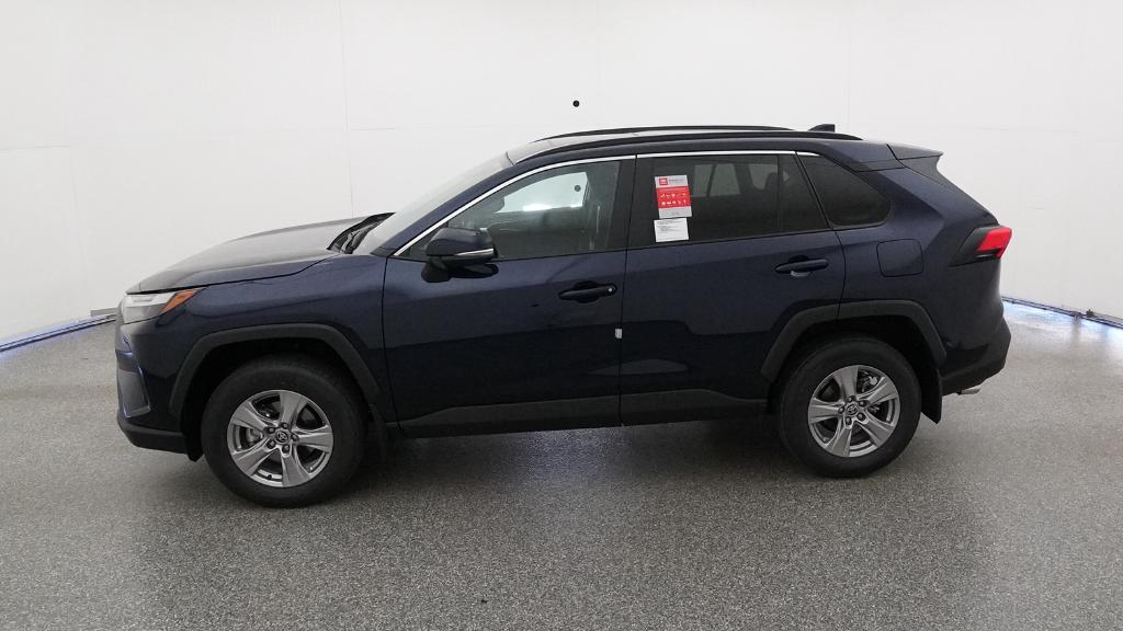 2025 Toyota RAV4 XLE photo 3