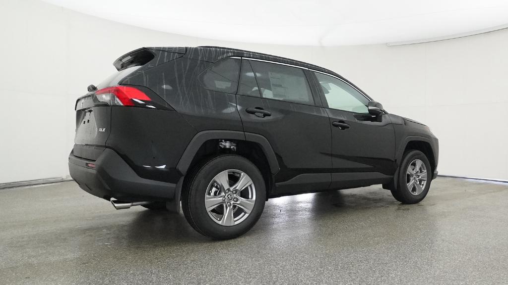 2025 Toyota RAV4 XLE photo 2