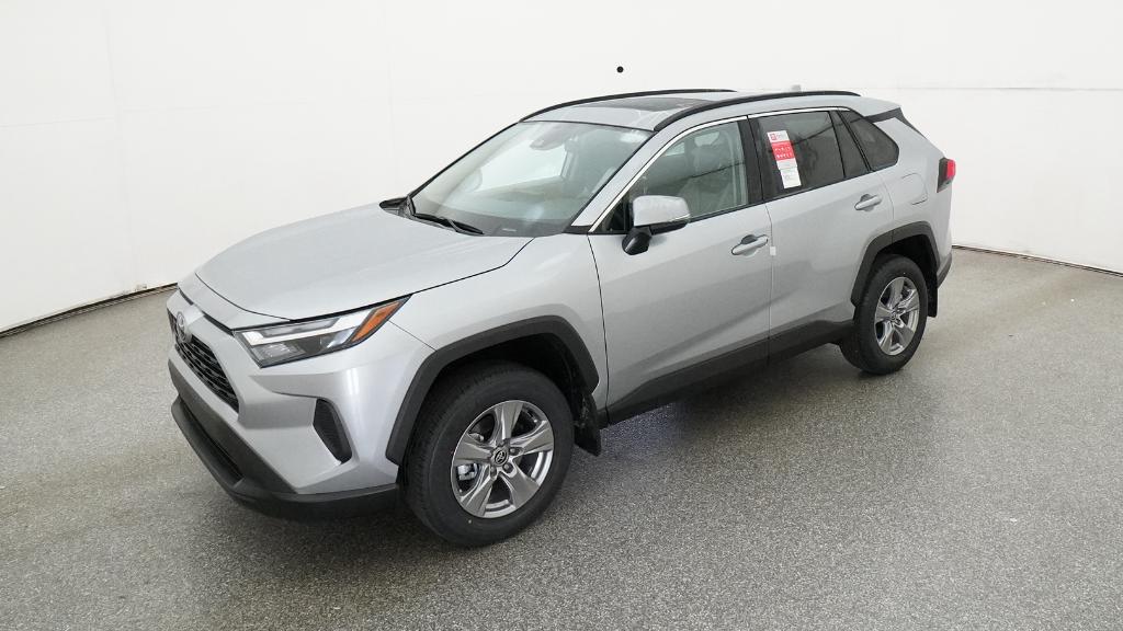 2025 Toyota RAV4 XLE's photo