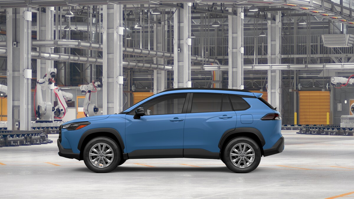 2026 Toyota Corolla Cross LE photo 2