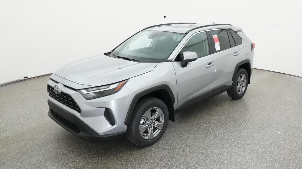 2025 Toyota RAV4 XLE's photo