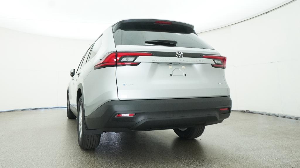 2026 Toyota Highlander XLE Hybrid photo 2