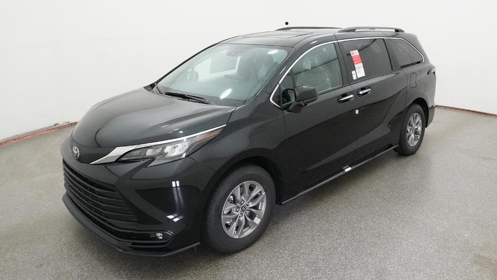 2026 Toyota Sienna XLE 8-Passenger Hybrid FWD's photo