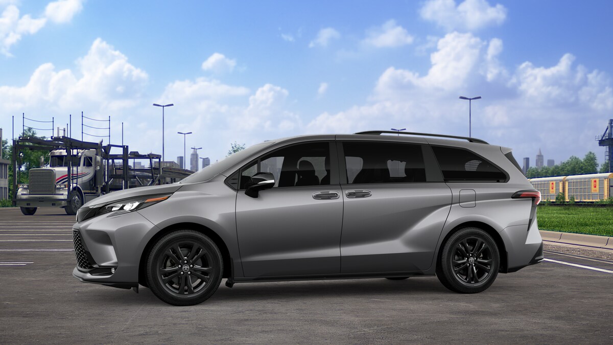2026 Toyota Sienna XSE photo 3