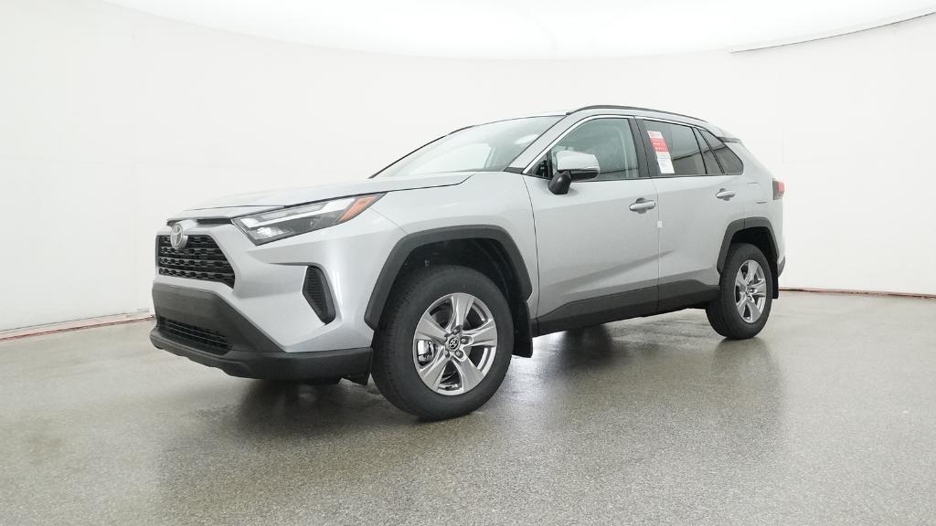 2025 Toyota RAV4 XLE photo 3