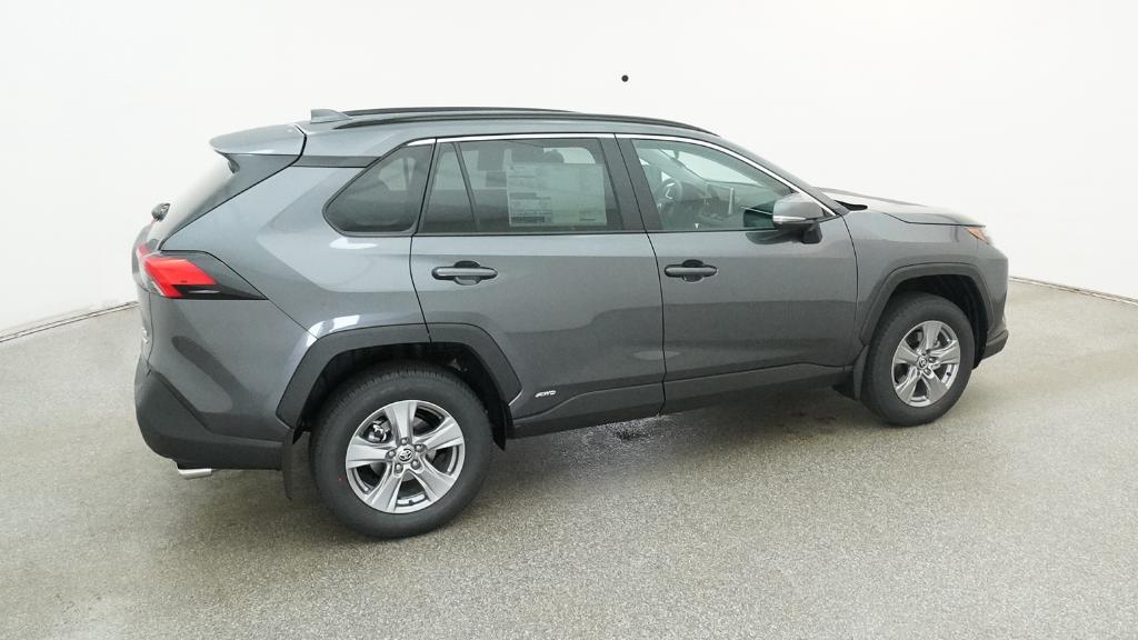 2025 Toyota RAV4 Hybrid XLE photo 3