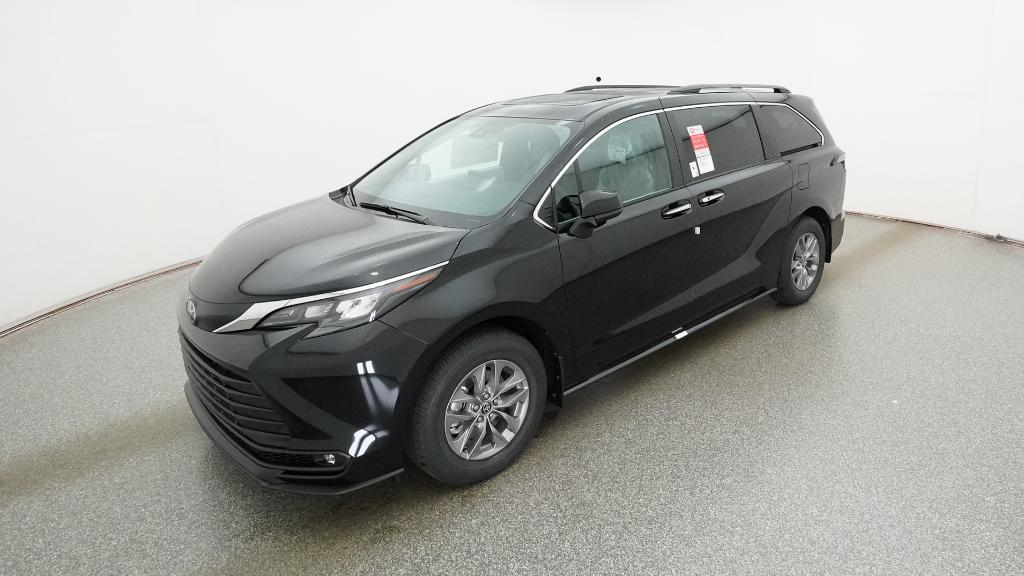 2026 Toyota Sienna XLE's photo