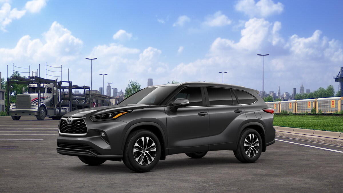 2025 Toyota Highlander XLE photo 2