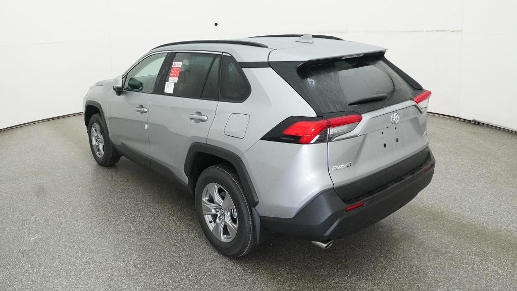2025 Toyota RAV4 XLE photo 3