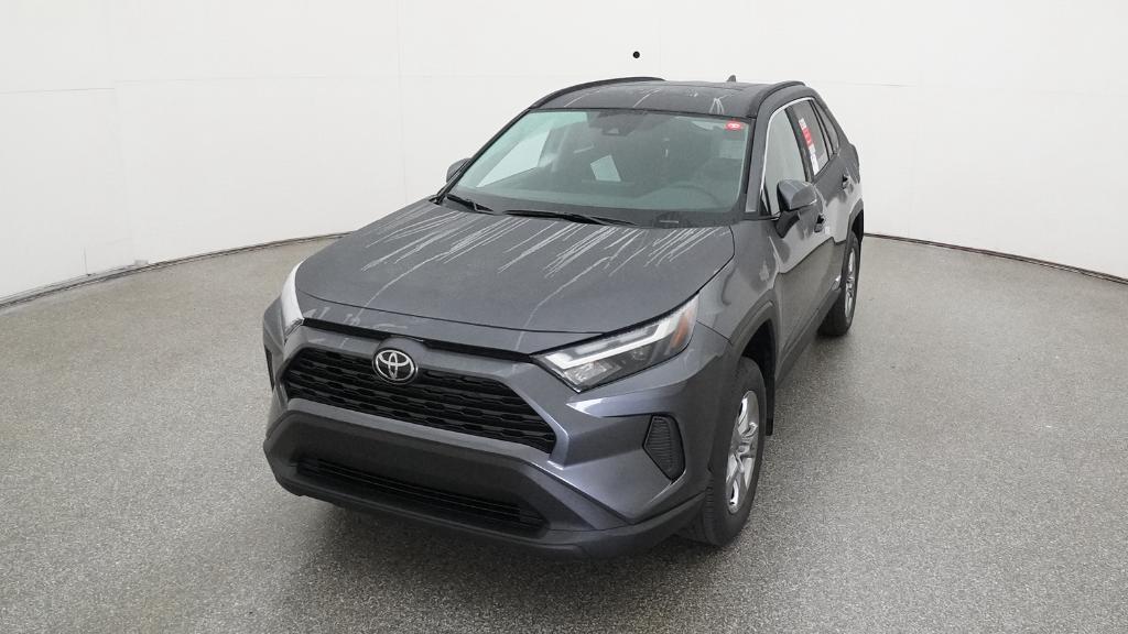 2025 Toyota RAV4 Hybrid XLE photo 4