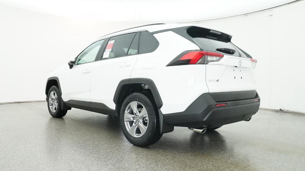 2025 Toyota RAV4 XLE photo 4