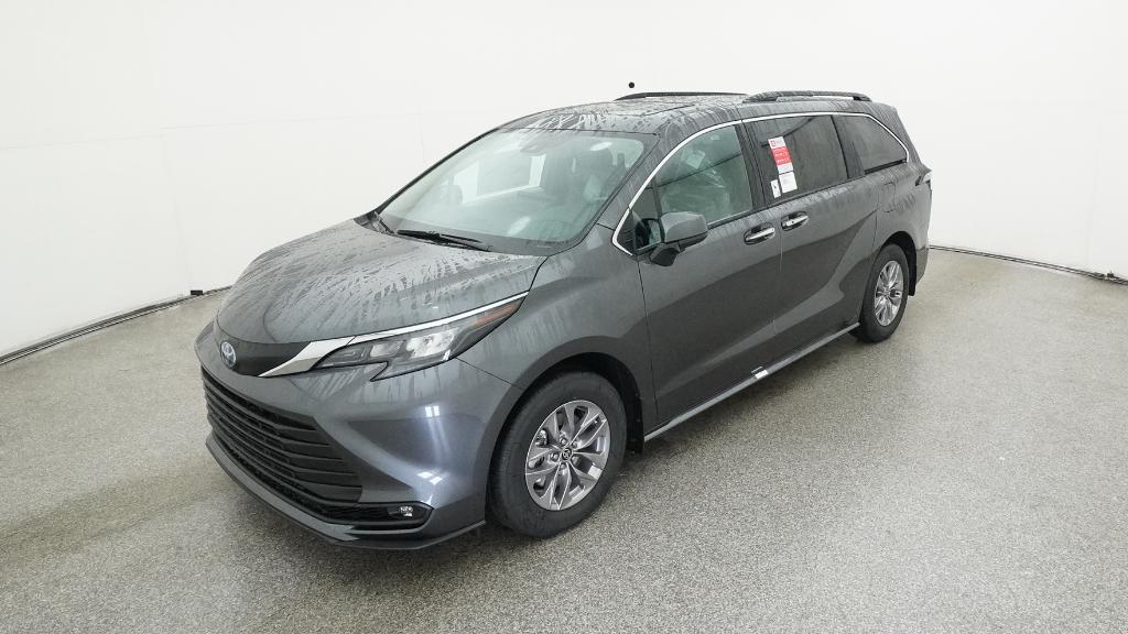 2025 Toyota Sienna 8 PASSENGER 
