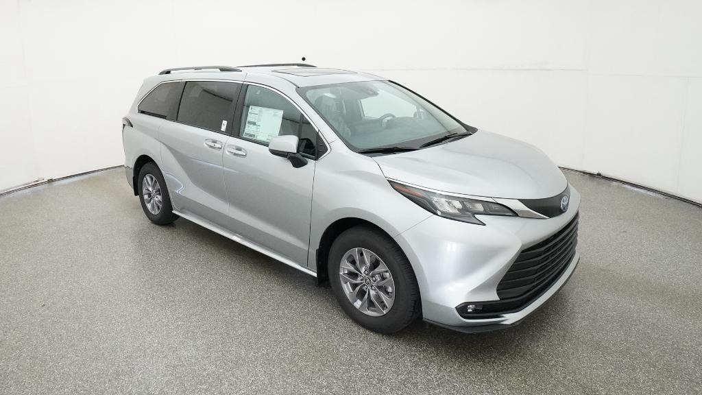New 2025 Toyota Sienna XLE 8 PASSENGER