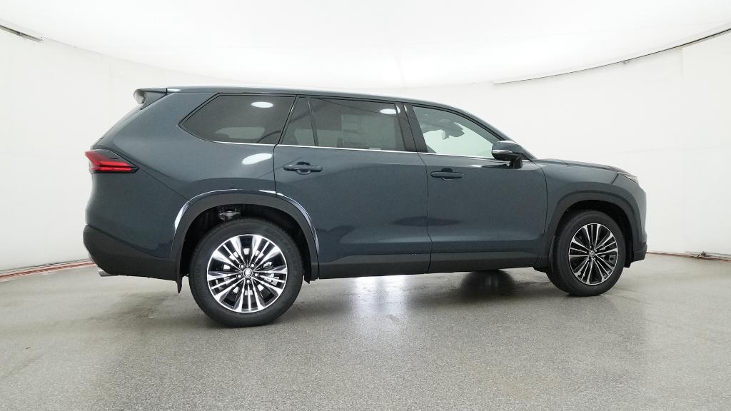 2026 Toyota Highlander Hybrid Platinum photo 4