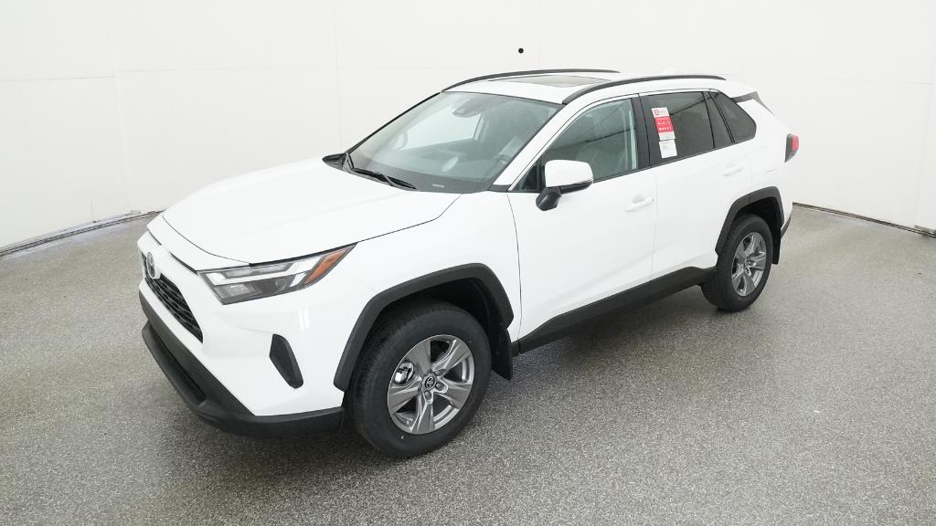 2025 Toyota RAV4 XLE's photo
