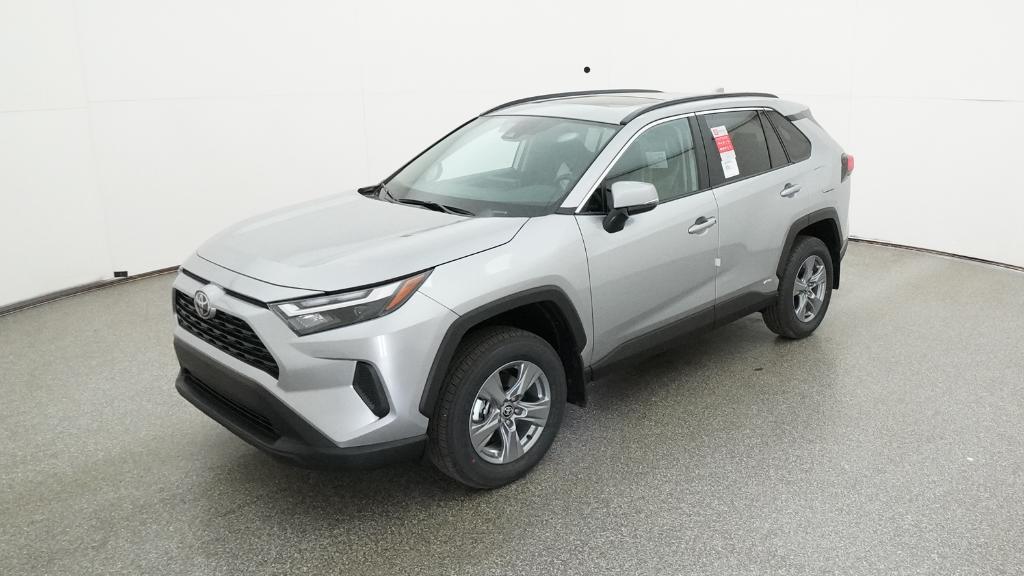 2025 Toyota RAV4 XLE's photo