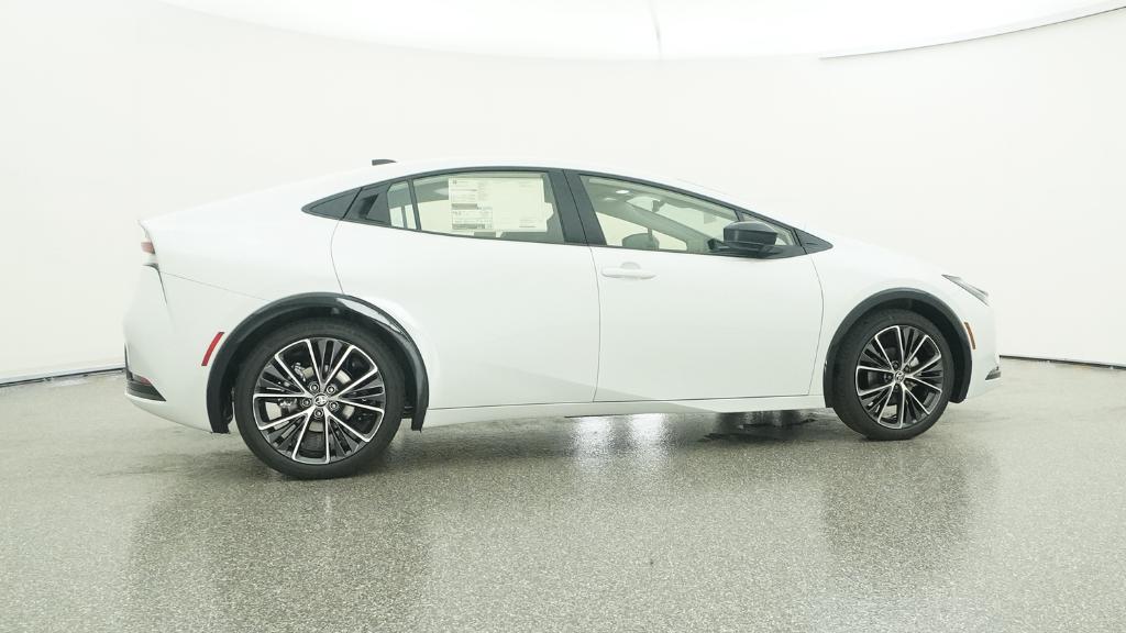 2026 Toyota Prius XLE photo 4