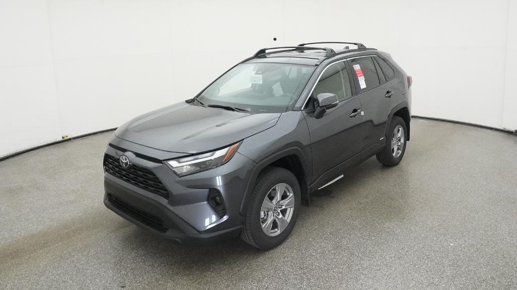 2025 Toyota RAV4 XLE's photo