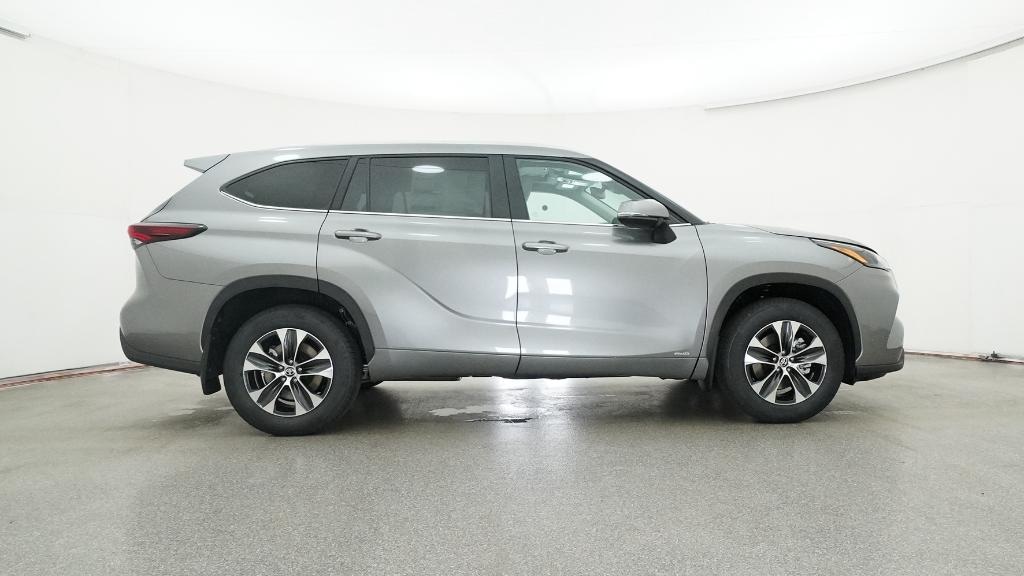 New 2026 Toyota Highlander Hybrid XLE SUV