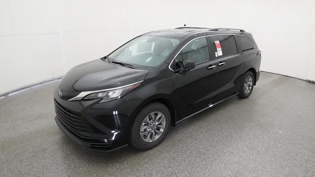 2026 Toyota Sienna XLE's photo