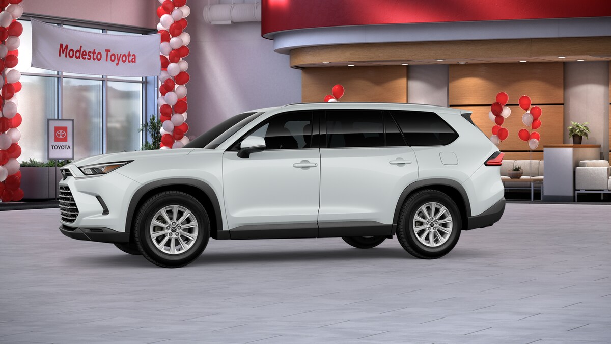 2026 Toyota Highlander XLE Hybrid photo 2