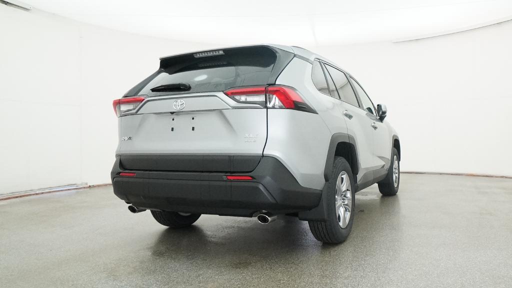 2025 Toyota RAV4 XLE photo 3