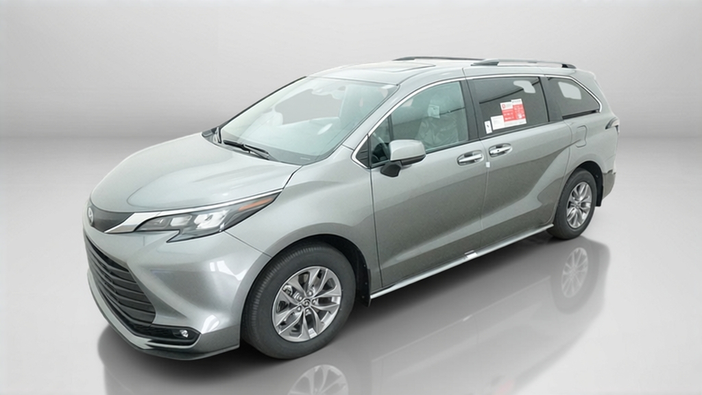 2026 Toyota Sienna XLE 8 PASSENGER