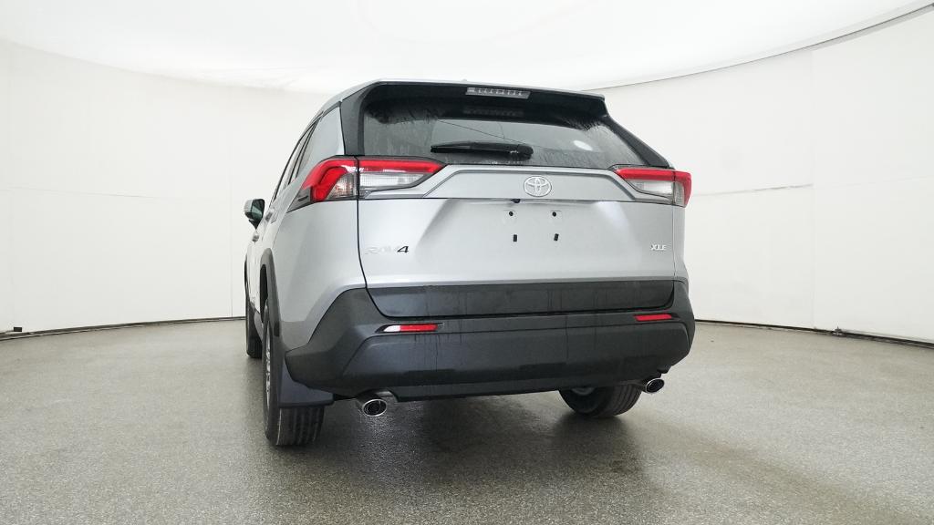 2025 Toyota RAV4 XLE photo 4