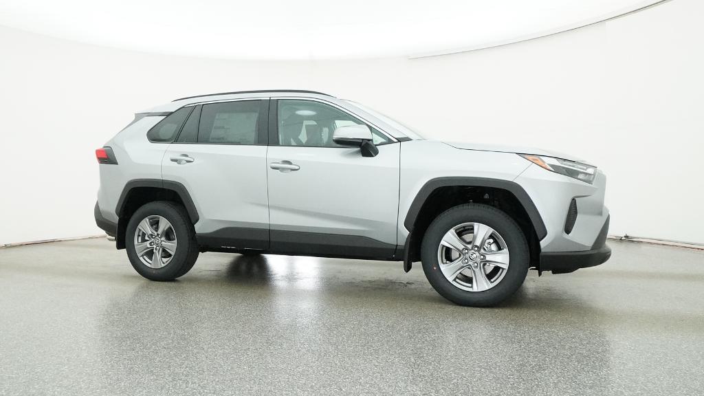 2025 Toyota RAV4 XLE photo 3
