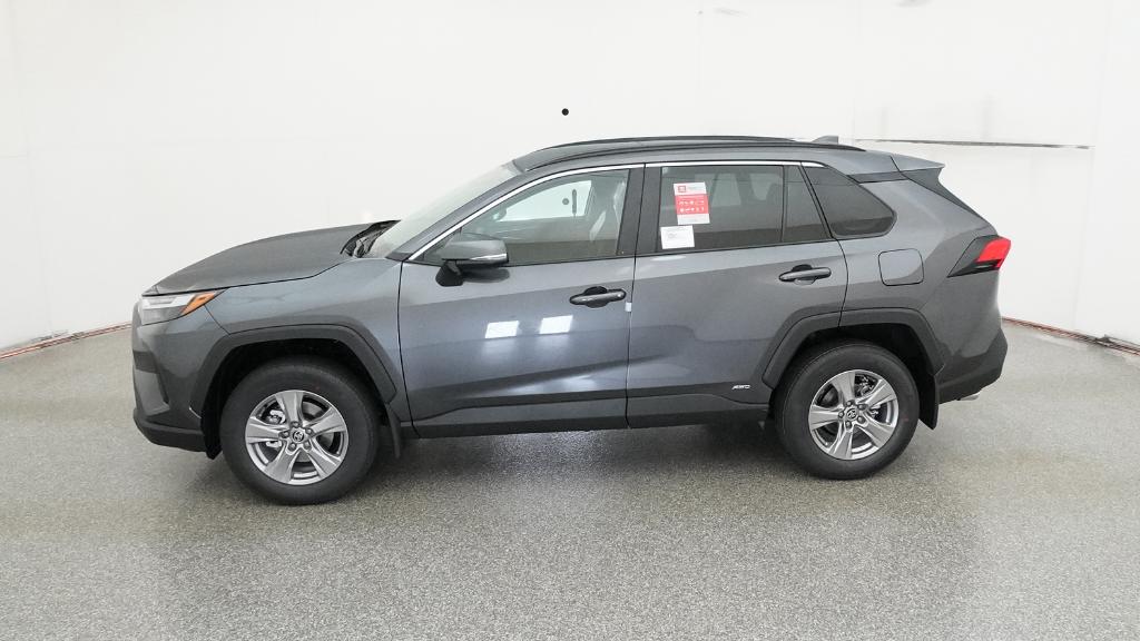2025 Toyota RAV4 Hybrid XLE photo 3