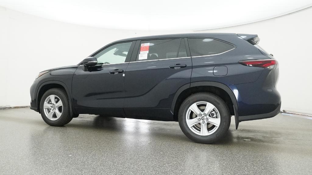 2025 Toyota Highlander LE photo 2