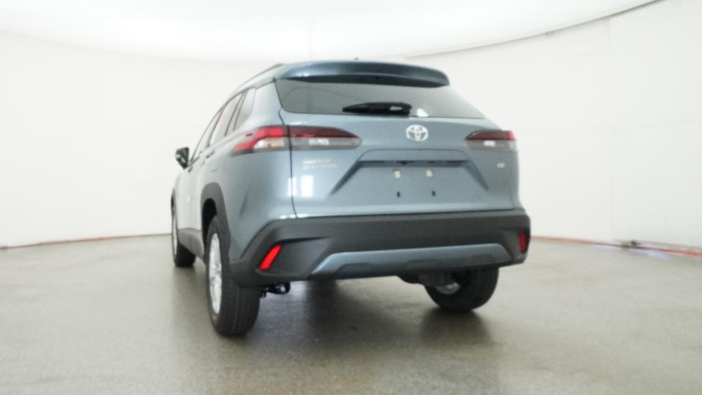 2026 Toyota Corolla Cross LE photo 2