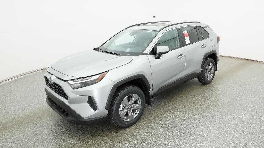 2025 Toyota RAV4 XLE's photo