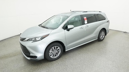 2025 Toyota Sienna LE 8 PASSENGER