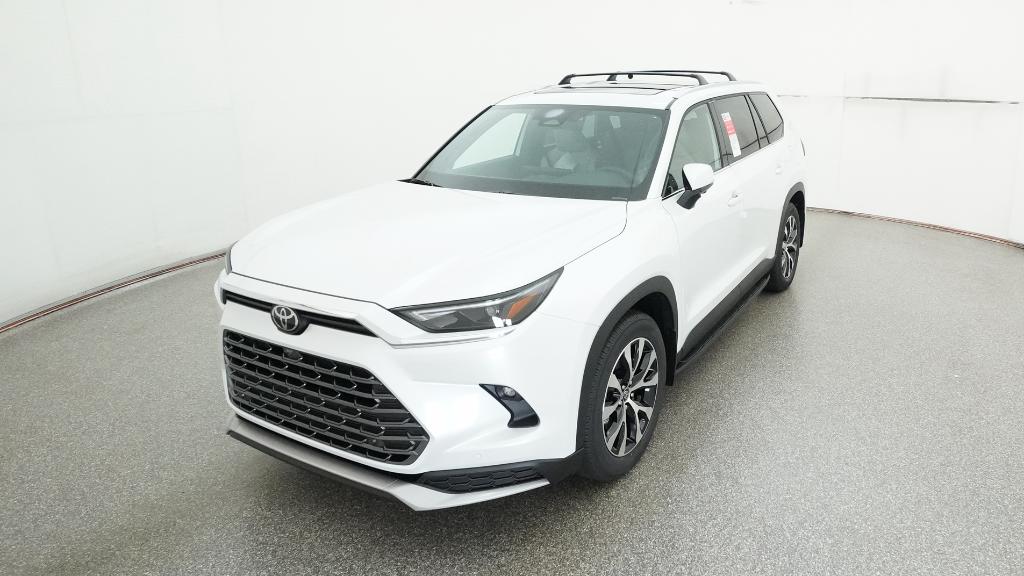 2026 Toyota Highlander Hybrid Limited photo 4