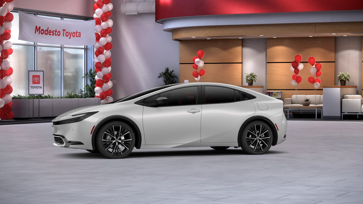 2026 Toyota Prius XLE photo 3