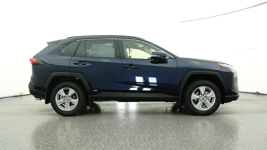 2025 Toyota RAV4 Hybrid XLE photo 2