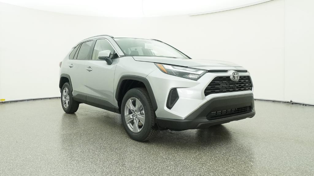 2025 Toyota RAV4 XLE photo 3