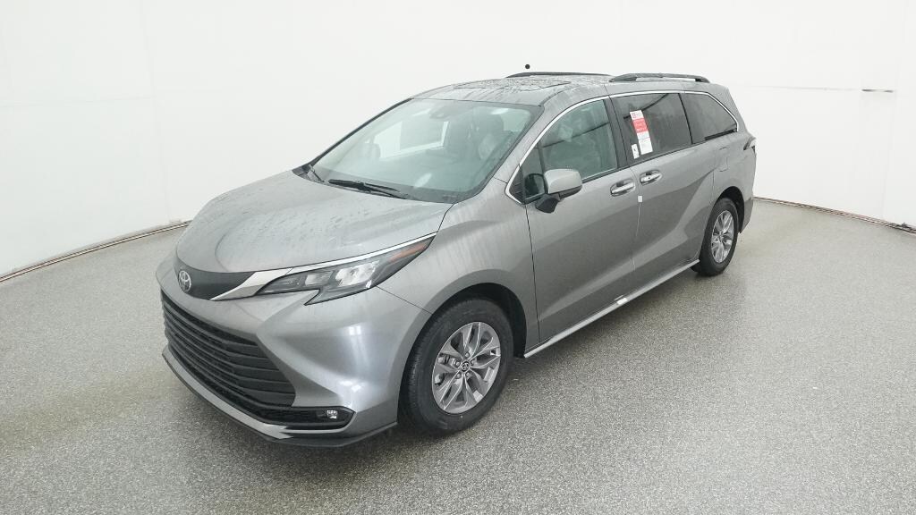 New 2026 Toyota Sienna XLE 8 PASSENGER
