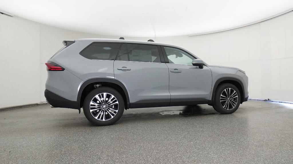 2026 Toyota Highlander Hybrid Platinum photo 2