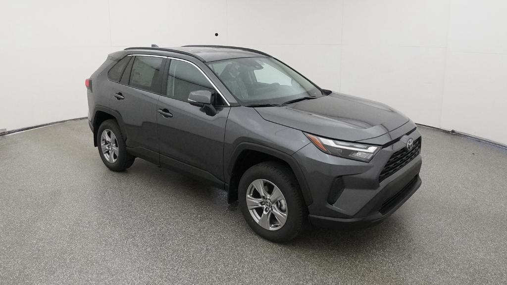 2025 Toyota RAV4 XLE photo 3