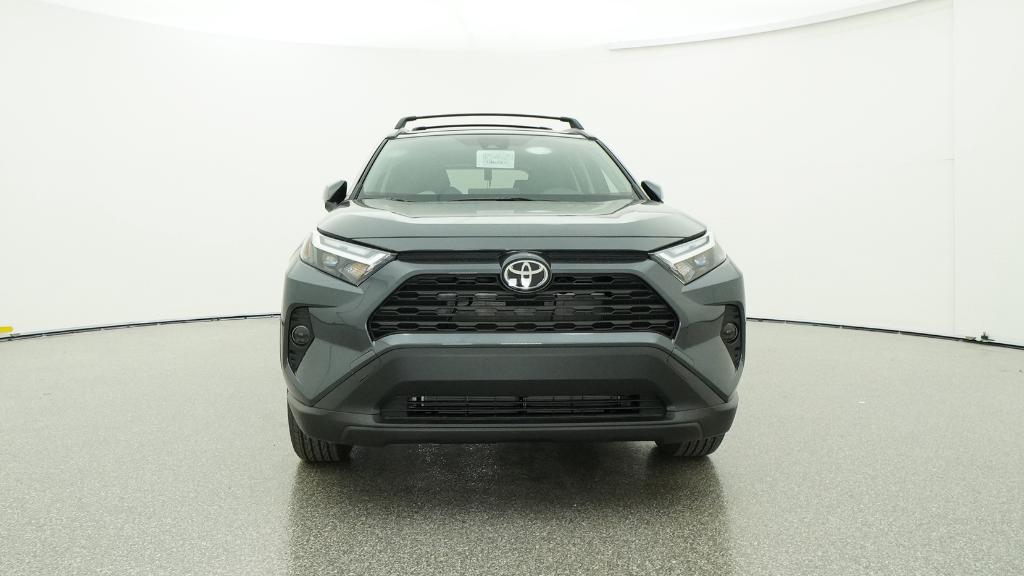 2025 Toyota RAV4 Hybrid XLE photo 4