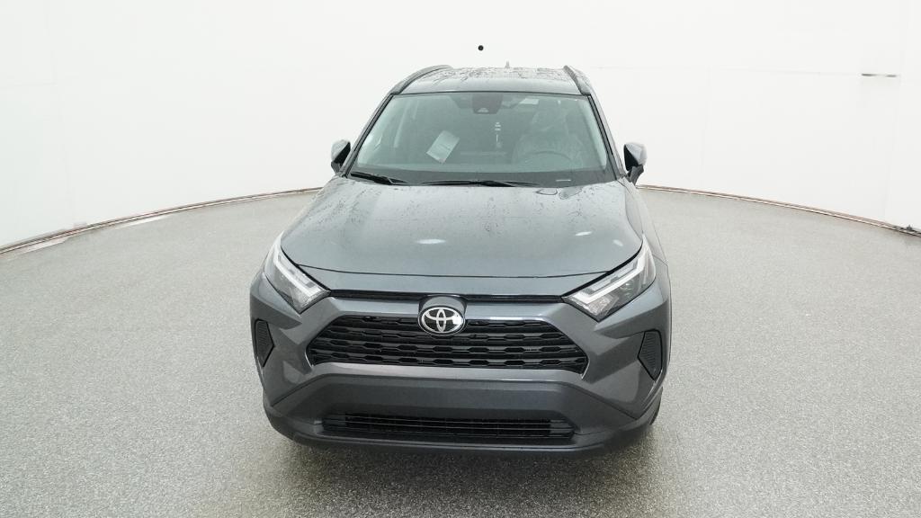 2025 Toyota RAV4 XLE photo 4